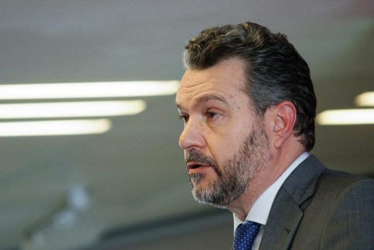 La CNMV da luz verde al trámite de la OPA de BBVA sobre Banco Sabadell