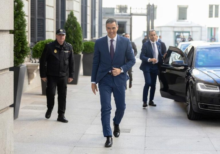 Sánchez niega conocer la visita de Milei a España