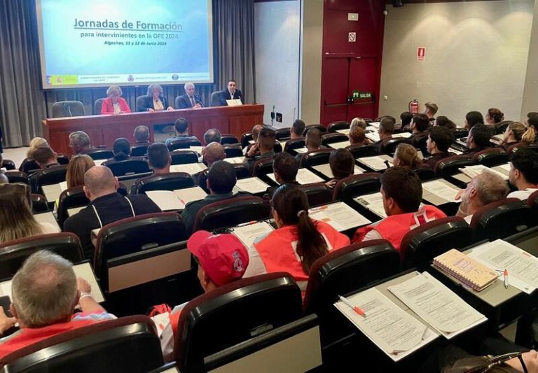 Protección Civil ofrece un curso de coordinación a la plantilla de la Operación Paso del Estrecho (OPE)