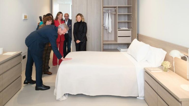 La residencia de la Fundación Amancio Ortega en Santiago de Compostela recibe a su primer usuario