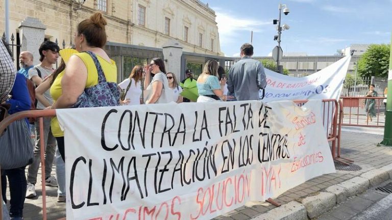 Concentraciones en Sevilla por la mejora de las condiciones térmicas en las aulas