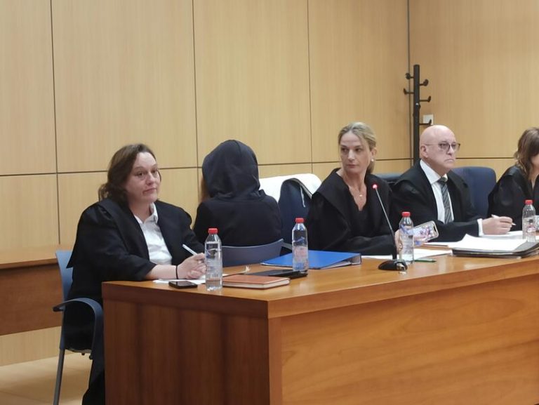 Condenada a 23 años de cárcel por matar a su madre y convivir con el cadáver durante meses