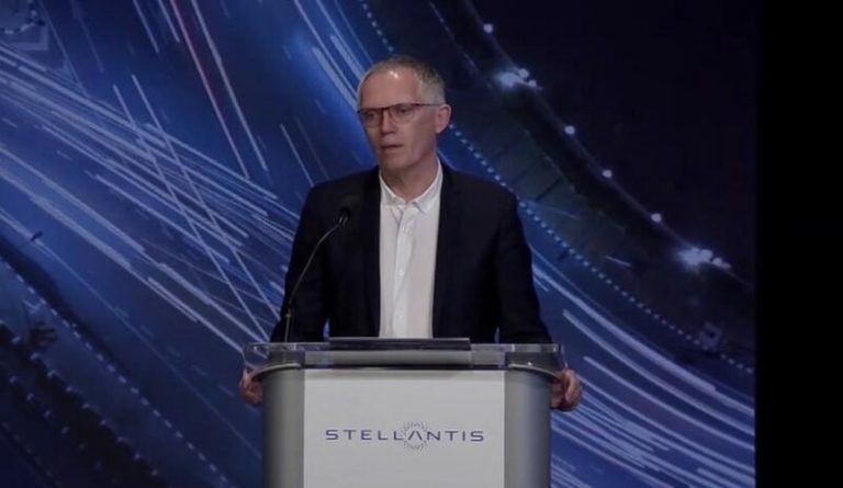 El CEO de Stellantis no aprueba los aranceles a la competencia china