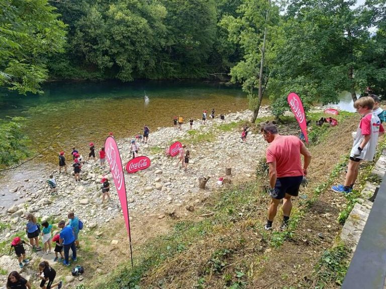 Limpieza de costas y entornos acuáticos: El proyecto 'Mares Circulares' de Coca-Cola