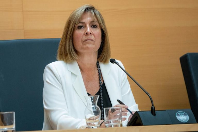 Núria Marín formaliza su salida de la Alcaldía de L'Hospitalet