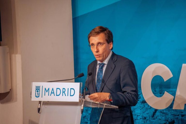 Almeida anuncia un homenaje institucional a Mediavilla por parte del Ayuntamiento