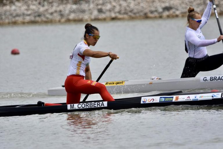 Antía Jácome y María Corbera quedan campeonas de Europa en C2 200