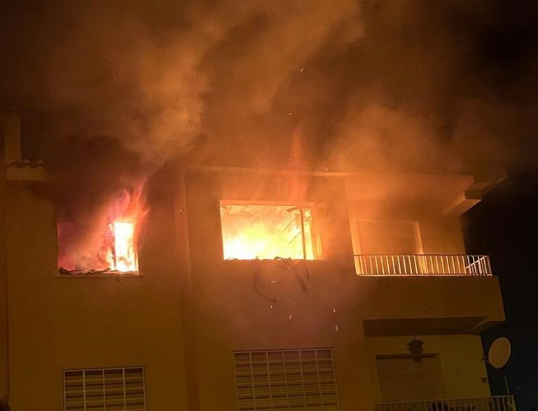 Tres personas resultan heridas, una de ellas grave, en un incendio de vivienda en San Javier (Murcia)