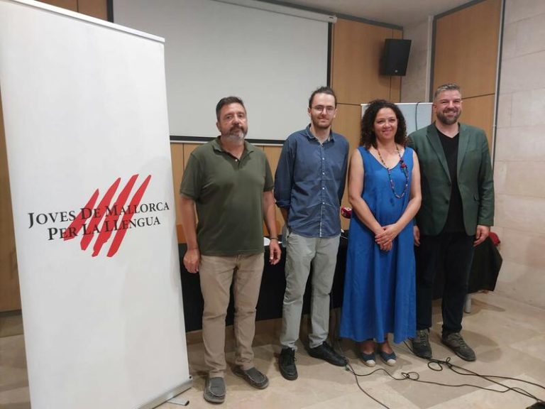 Ayuntamientos de Mallorca contratan al menos 50% de actuaciones en catalán