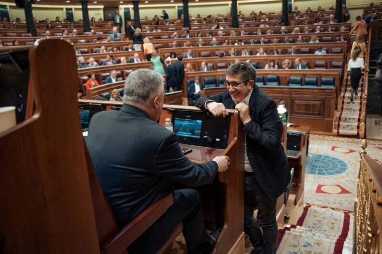 El PSOE mide el apoyo del Congreso a su oferta de un pacto de Estado