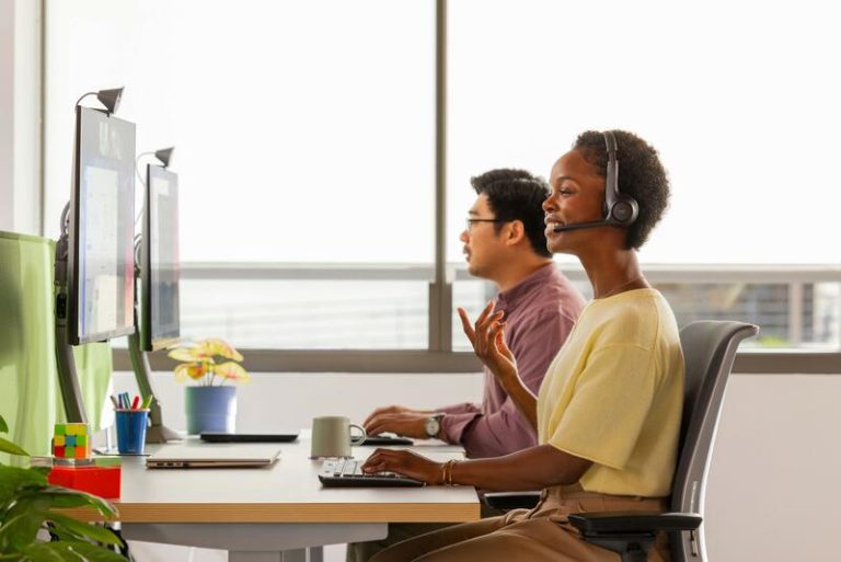 Auriculares Logitech Zone 305 ofrecen conectividad Bluetooth por 30 metros