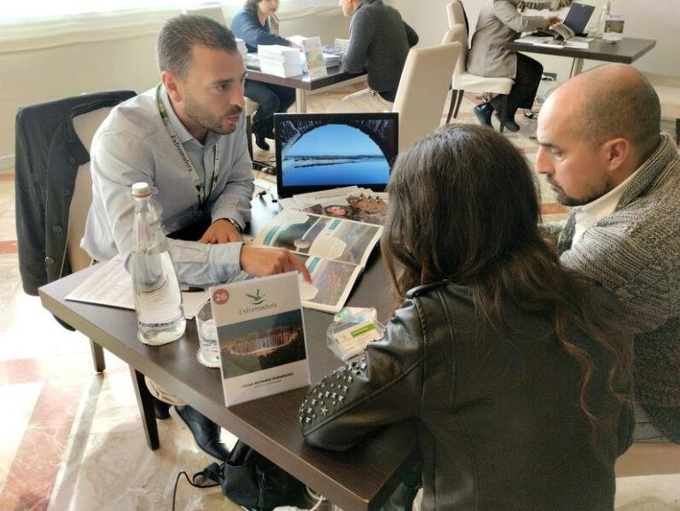 Agencias de viajes en España alcanzan máximo histórico de empleados: más de 70.000