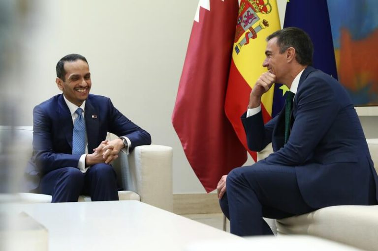 Sánchez recibe al primer ministro de Qatar y aboga por la colaboración euro-árabe por la paz