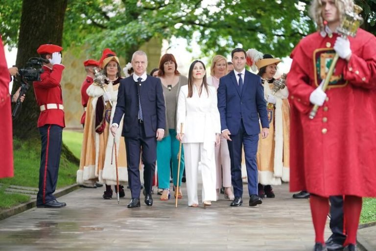 Ibone Bengoetxea y Mikel Torres serán vicelehendakaris en un Gobierno con 10 carteras