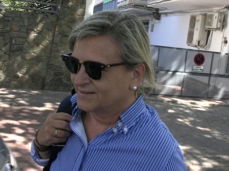 La hermana de Mariló de la Rubia estalla ante las informaciones de que sería el 'topo' de Isabel Pantoja