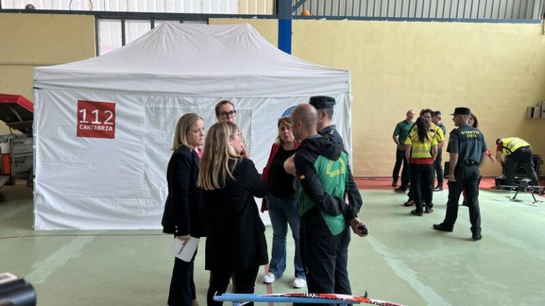 Los equipos de rescate buscan a los espeleólogos dentro y fuera de la cueva de Soba