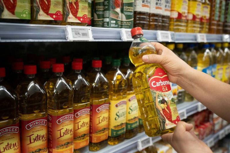 El Gobierno aprueba prorrogar la rebaja del IVA de los alimentos