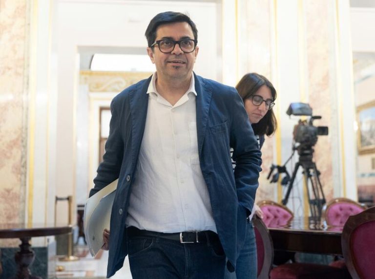 Pisarello sobre el Rey: 