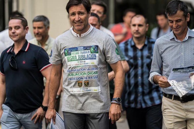 Interior explica a policías y guardias civiles los avances para equiparar sus jubilaciones