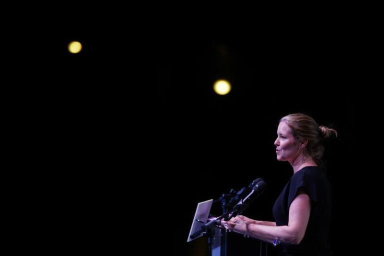 Madrid defiende protección a menores de sus leyes y cree que el Gobierno no quiso acordar