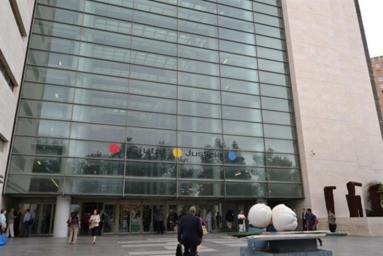 Un vocal de Torrent se enfrenta a 4 años de cárcel acusado de quedarse con parte del Gordo del Niño