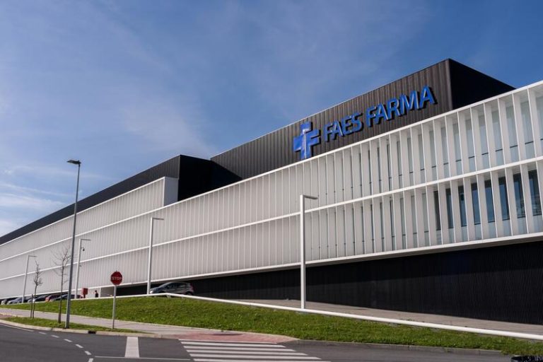 Faes Farma estudia una compra en Europa  para 2024 con un 'pay out' del 53%