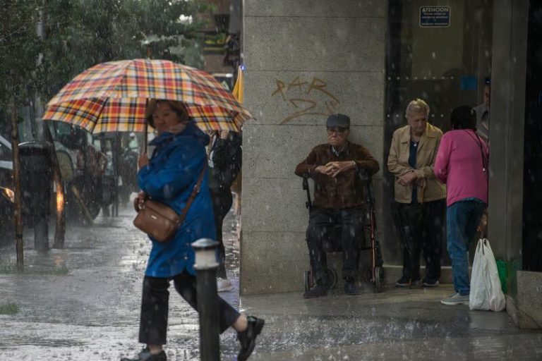El tiempo: 8 comunidades autónomas, en riesgo por tormentas y una DANA