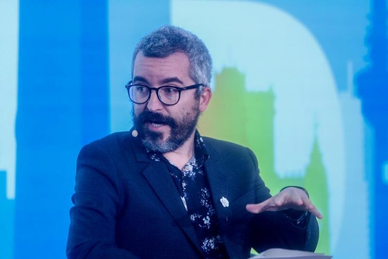 Padilla reivindica el uso de la IA en salud para que los profesionales tengan 