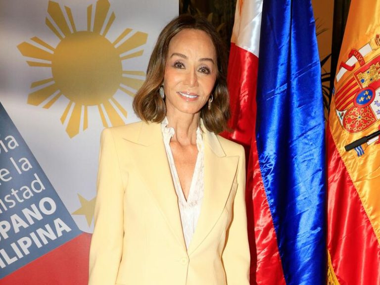 Isabel Preysler protagoniza la fiesta organizada por la Embajada de Filipinas