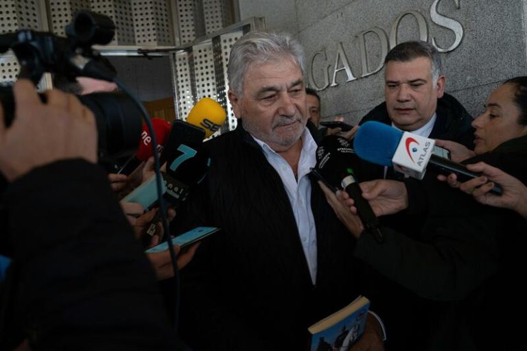 Una audiencia obliga a la serie 'Fariña' a retirar una escena de sexo de Oubiña y darle 15.000 euros