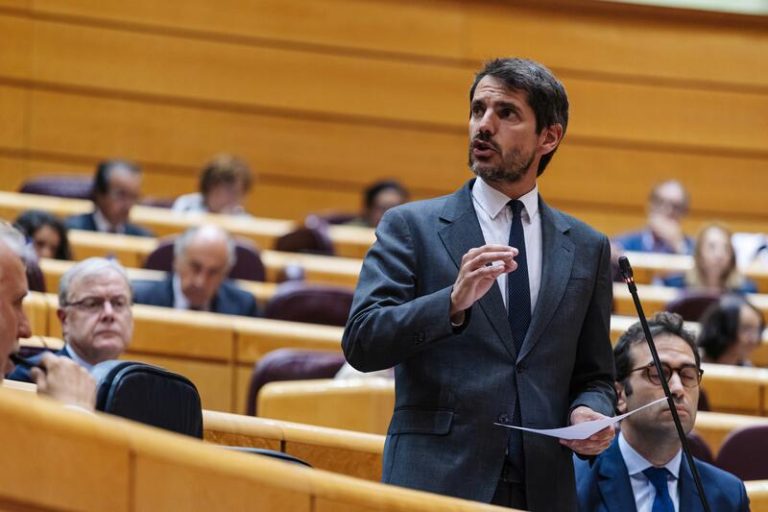 El ministro de Cultura Urtasun inaugura el Festival de Mérida, un evento para las artes escénicas