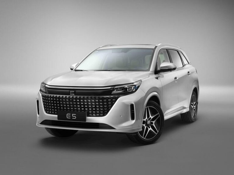 Dongfeng lanza un nuevo SUV híbrido enchufable: el DSFK E5, ¿Cuándo se vende?