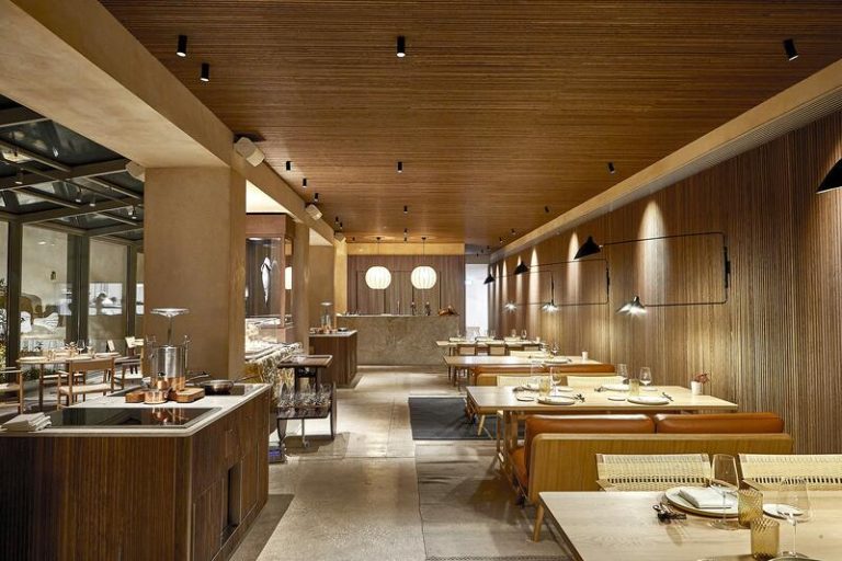 Cerca de 100 jefes de sala de restaurantes de España se reúnen el lunes por primera vez en Madrid