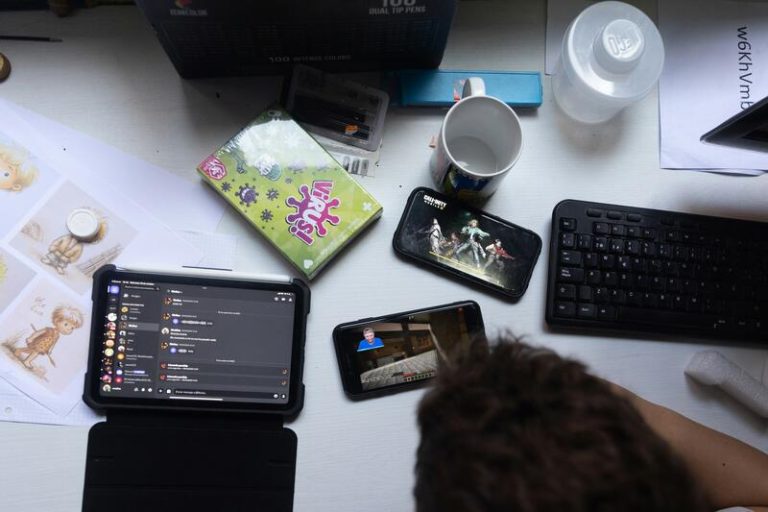 UNAF conciencia a los adolescentes sobre los comportamientos sexistas en los videojuegos con 'Mutea tu machismo'