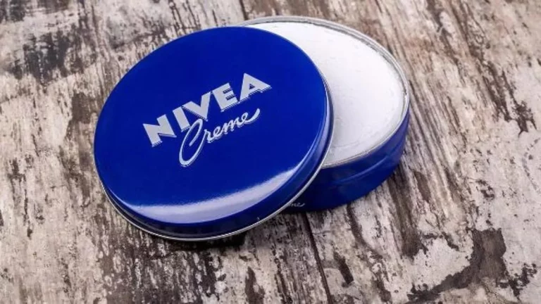 El veredicto de la OCU sobre la crema Nivea en lata azul: ¿clásico milagroso o mito sobrevalorado?