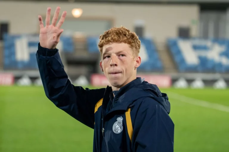 Jeremy De León enciende al tertuliano más polémico de Telecinco