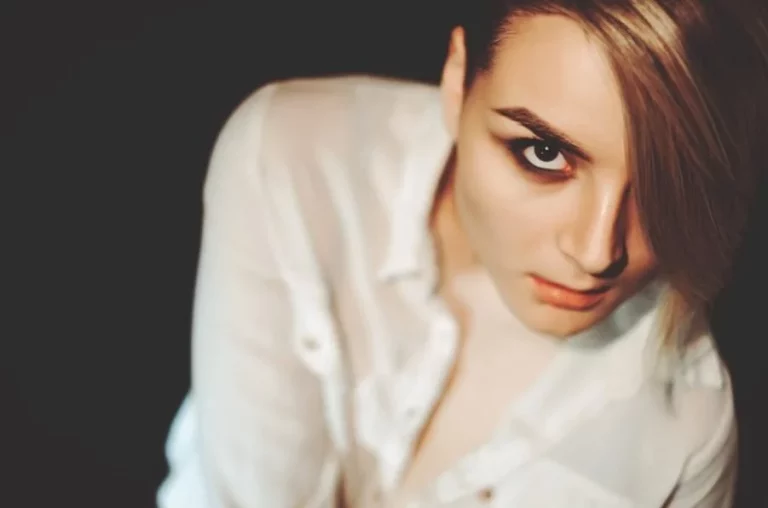 7 blusas veraniegas de Mango que disimulan brazo y tienen más calidad que Primark y Lefties