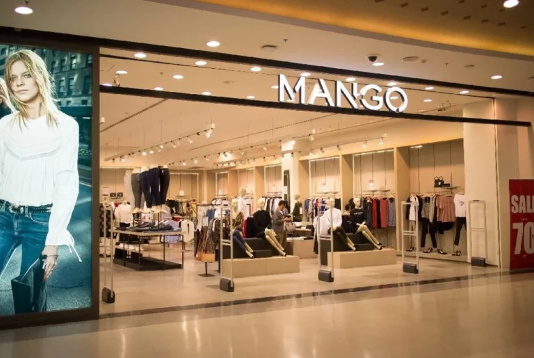 8 blusas de Mango para sentirte fresca y disimular tus brazos