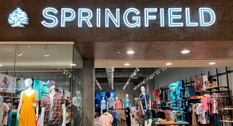8 vestidos de Springfield por menos de 20 euros holgados, sueltitos y cómodos