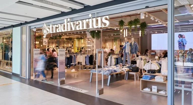 8 vestidos de Stradivarius que te hacen buen cuerpo y parecer más alta