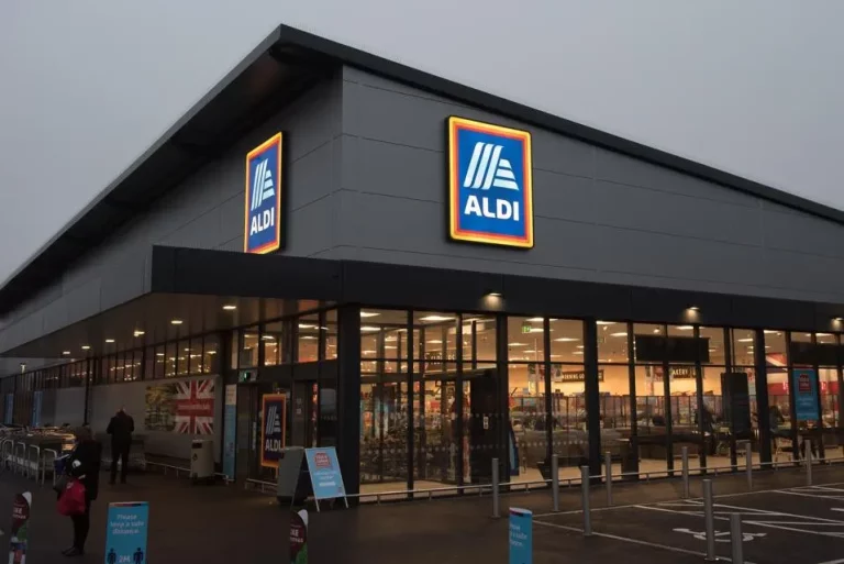 Aldi arrasa con una vajilla irrompible de 12 piezas con mejor calidad-precio que Alcampo
