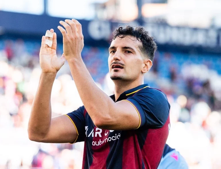 Álex Muñoz firma por la UD Las Palmas para los 2 próximas temporadas