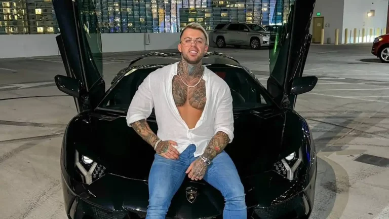 “No puede ser real”: un alumno de Llados se hace este tatuaje ridículo en la frente