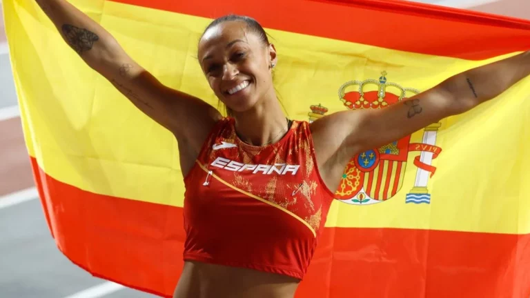 Ana Peleteiro víctima de insultos racistas por defender a España