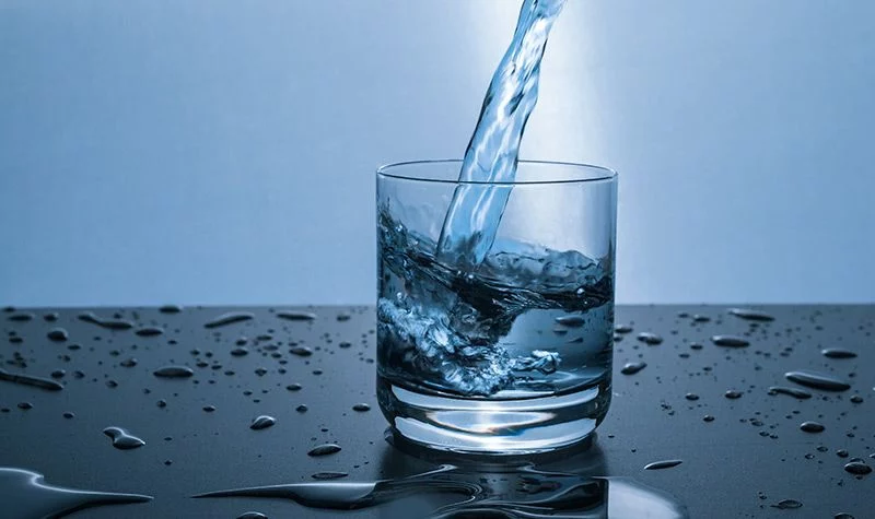 No te creerás cómo Apple o Samsung ponen a prueba la resistencia al agua de sus smartphones