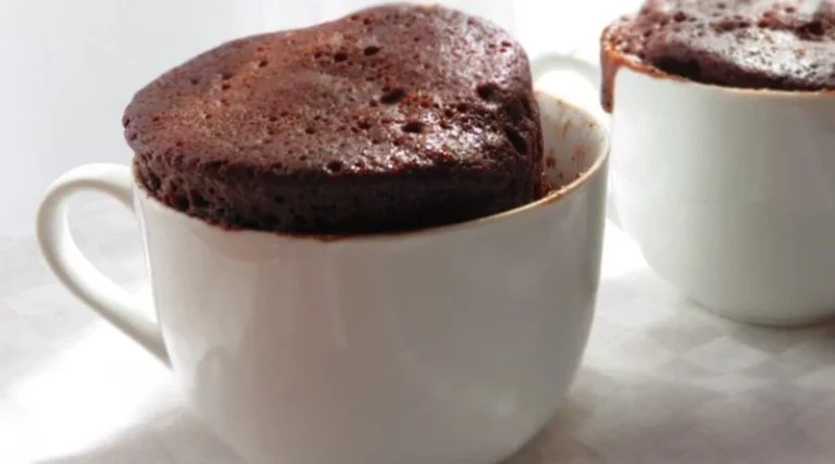 Aprender a preparar un delicioso brownie a la taza en minutos con esta receta fácil