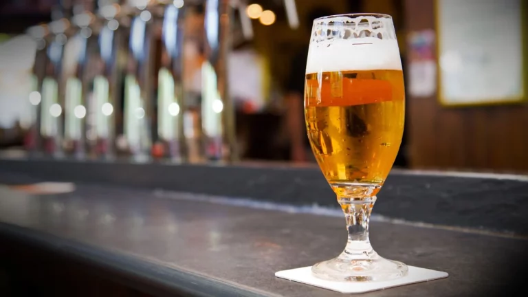 La cerveza sin alcohol sí lleva alcohol y no te cuentan por qué