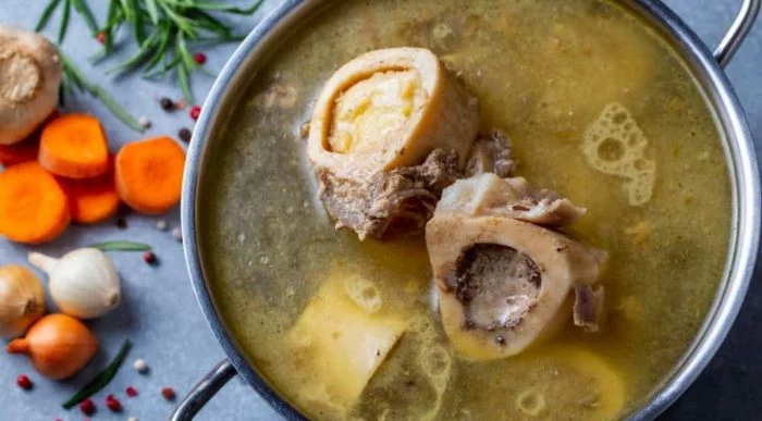 Cómo preparar el caldo de huesos perfecto
