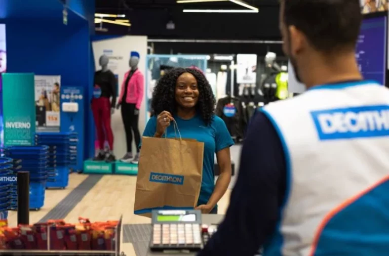 En Decathlon tienes las Skechers perfectas: zapatillas deportivas para llevar con vestidos