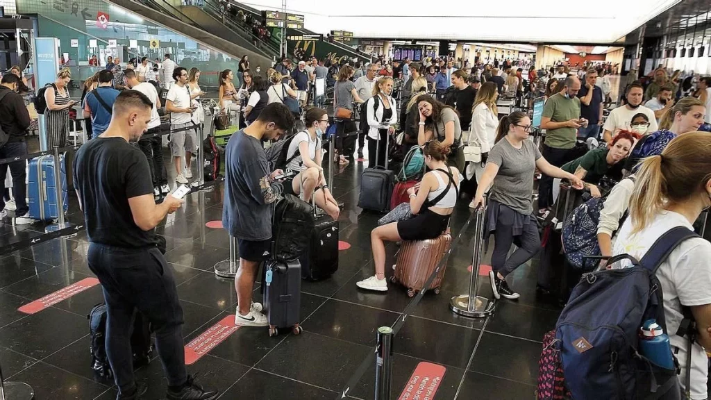 Desafíos y ajustes necesarios para afrontar el aumento del "turismo de venganza" en los aeropuertos